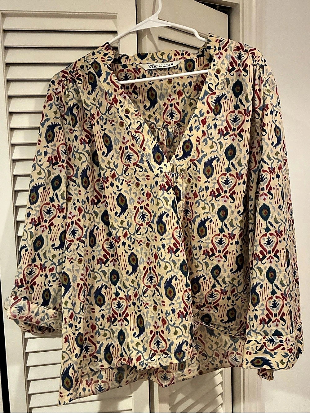 Zara Paisley Blouse in Cream & Blue Size XL Like New
